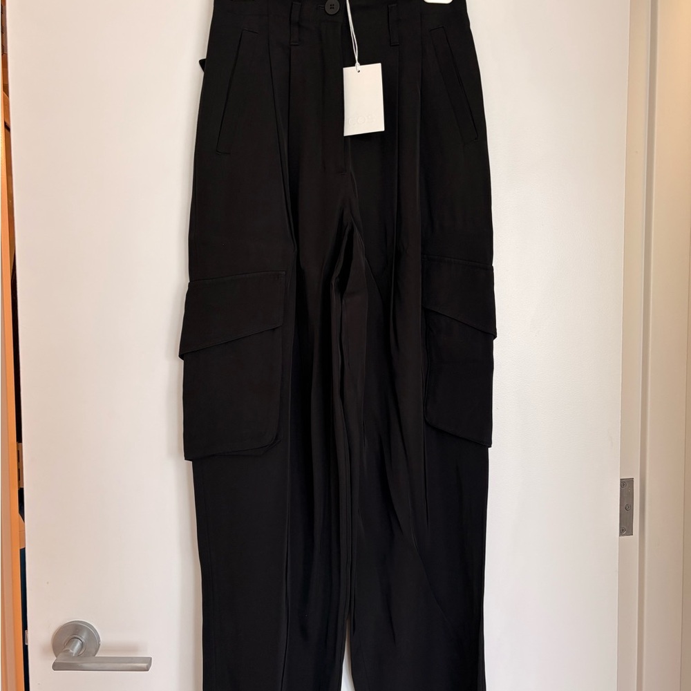 COS Women’s Black Cargo Pants - Classic Utility Style
